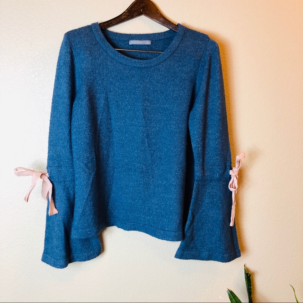 Octavia || NWOT Blue Bell Sleeves Sweater Top